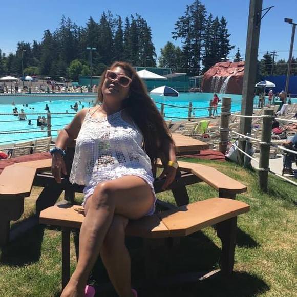 Meet your Posher, Rowena - Picture 1 of 1